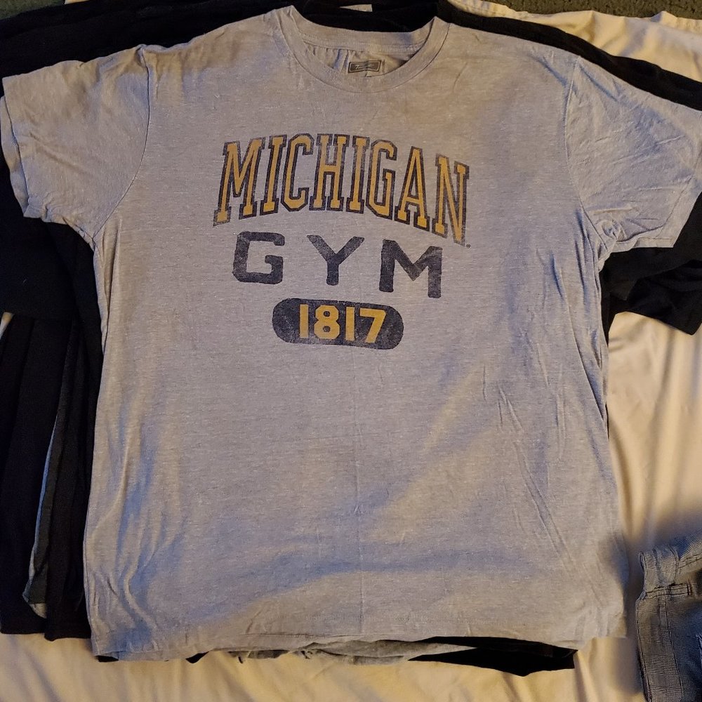 MI t shirt